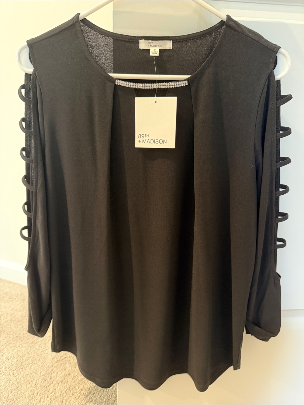 89th & Madison Black Cold-Shoulder Ladder Sleeve Tunic Top